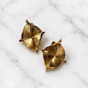 Vintage Trifari Gold Tone Pinwheel Clip On Earrings Mid Century Modern